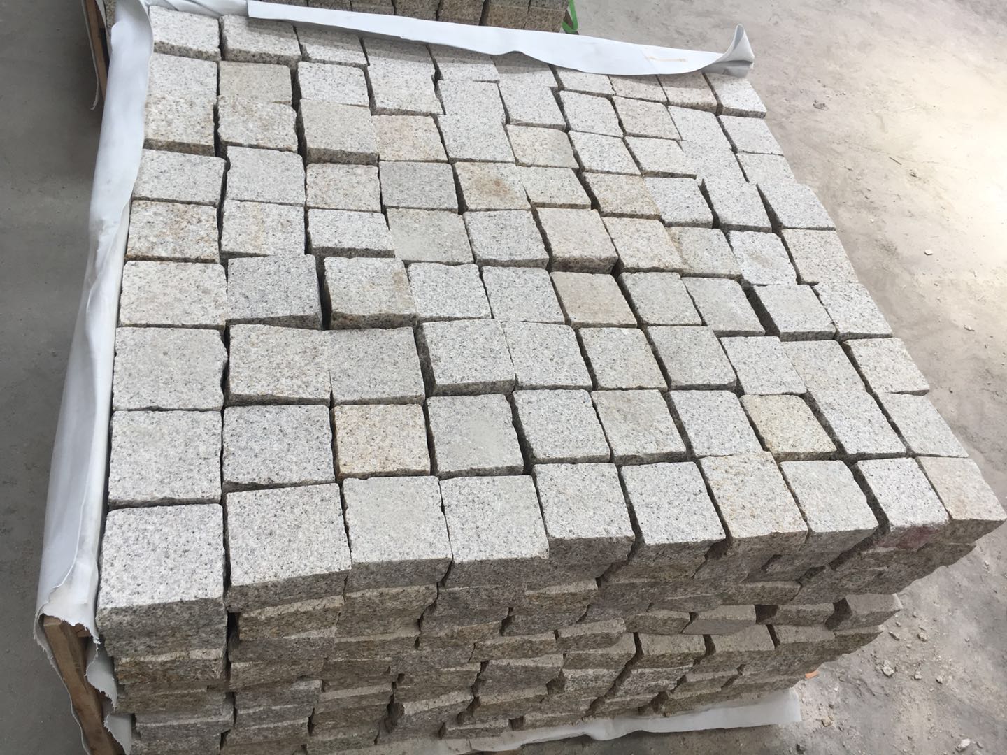 Natural Split Yellow Granite Cobble Stone Granite — Palletised cobbles staged for container loading at Sun Young Stone
