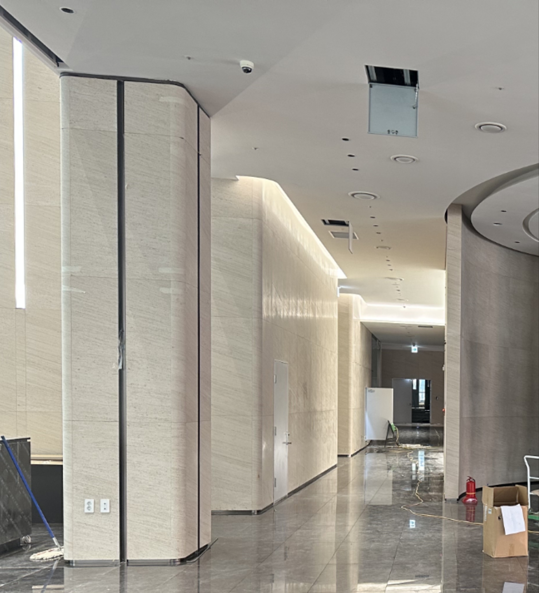 KOTITI Headquarters, South Korea — Beige Limestone, Polished Marble supplied and fabricated by Sun Young Stone (view 3)