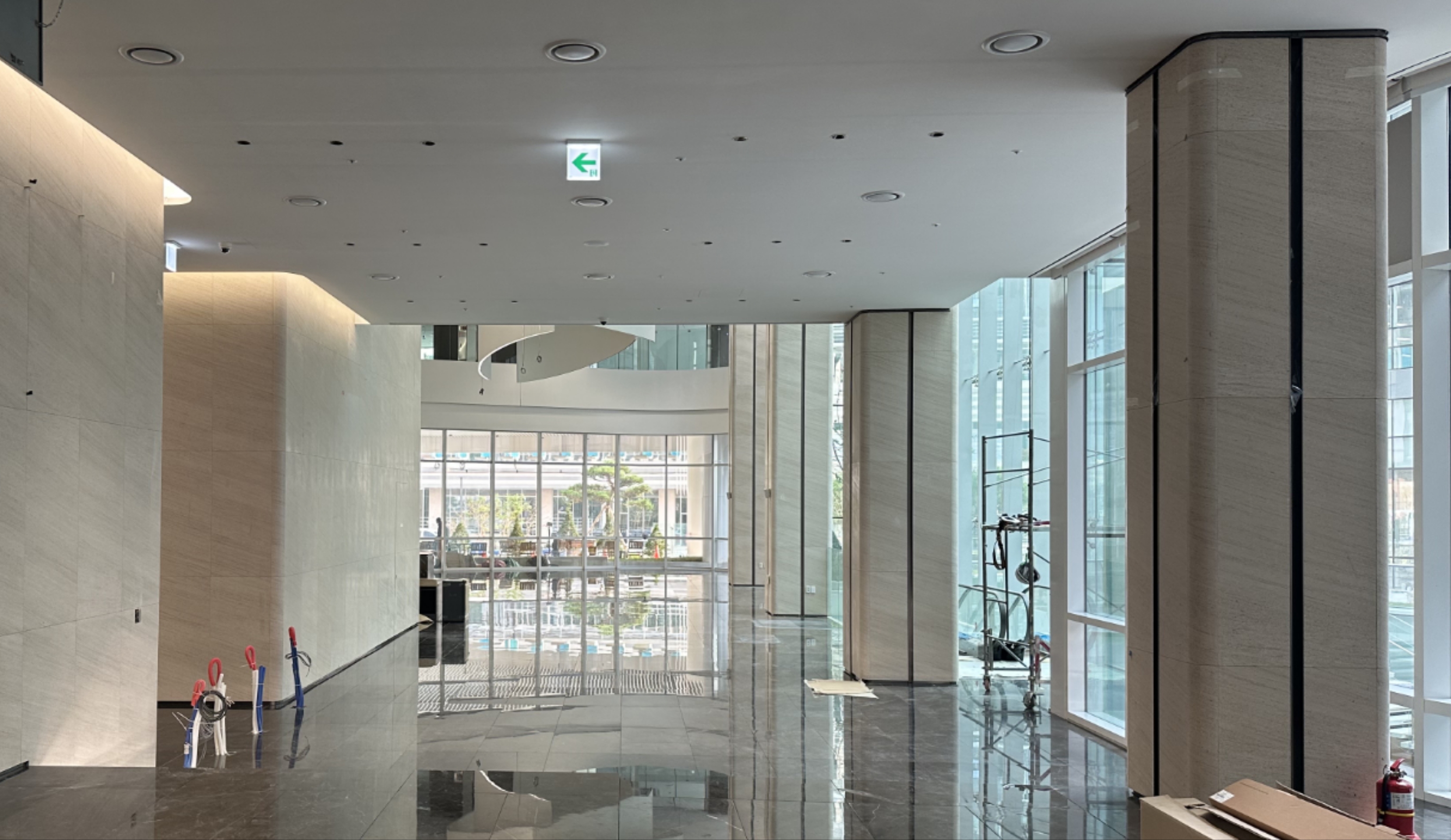 KOTITI Headquarters, South Korea — Beige Limestone, Polished Marble supplied and fabricated by Sun Young Stone (view 2)