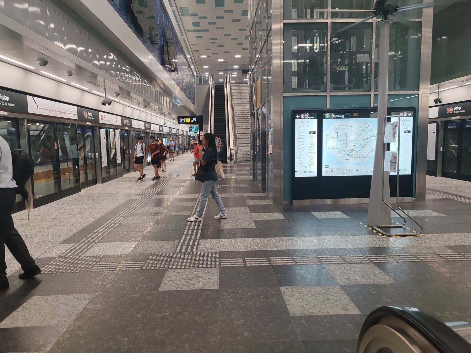 Siglap MRT Station interior detail 1