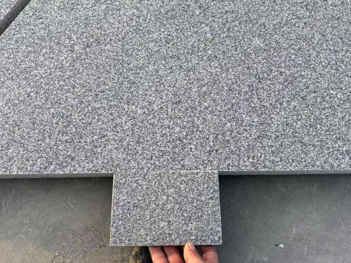 Royal Grey Granite (Medium Grey) Granite — Flatness check: long straightedge swept across the face to confirm no lipping at Sun Young Stone